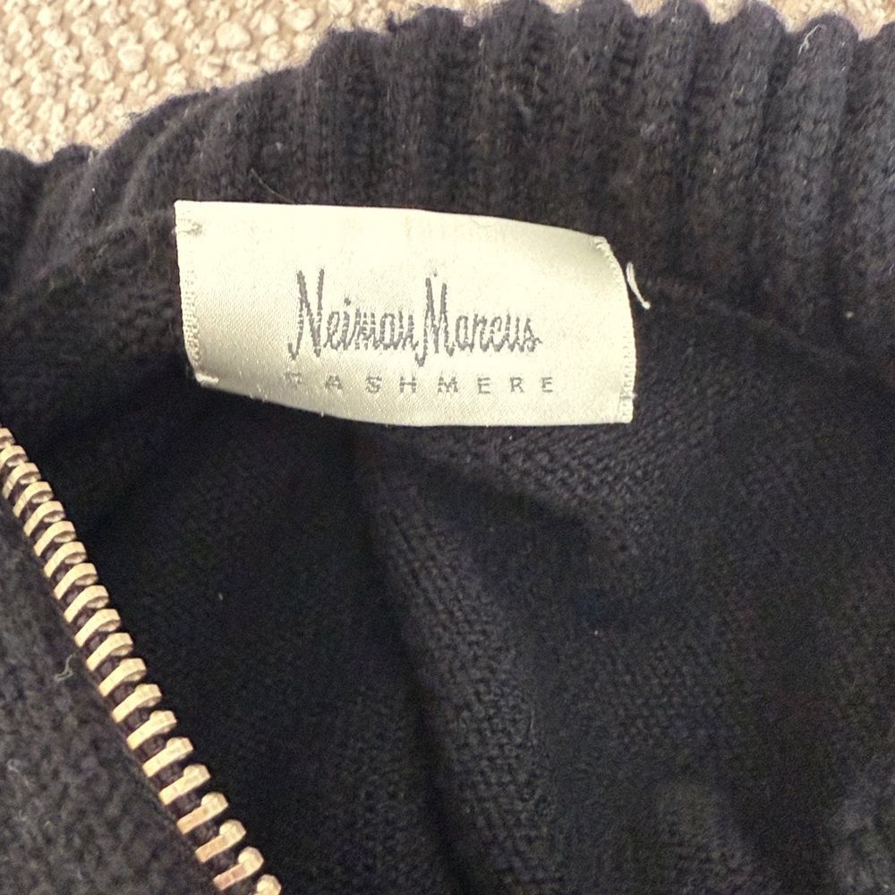 Neiman Marcus Cashmere Collection Sweater - Picture 3 of 4
